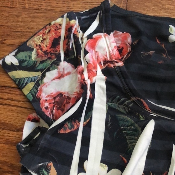 Women’s Ruffle Top - Picture 12 of 13